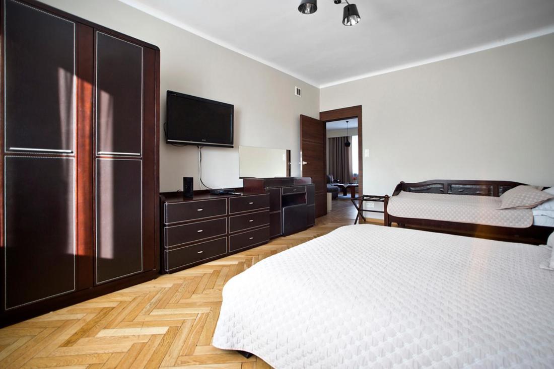 Niepodleglosci Serviced Apartments Varşovia Exterior foto